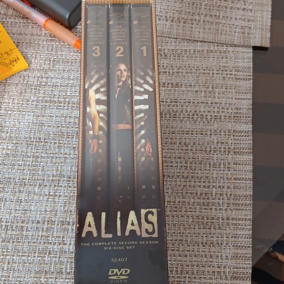 Alias,Season 1 and Season 2. 6 disc set NWT - Picture 12 of 15